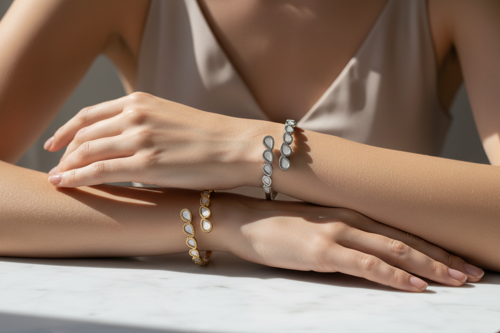 Open Shell Water Drop Spring Bangle